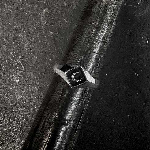 Petit Luna Signet Ring