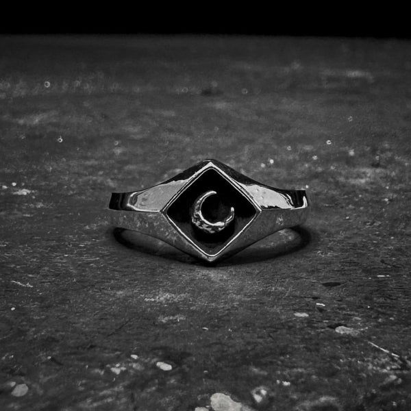 Petit Luna Signet Ring