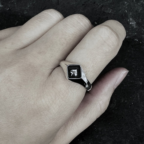 Petit Spade Signet Ring
